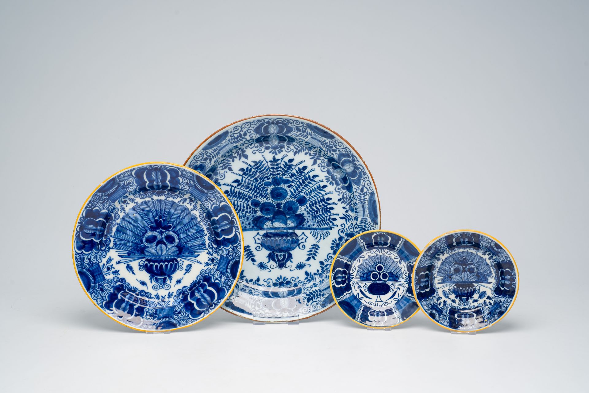 Four Dutch Delft blue and white 'peacock tail' plates and dishes and a tobacco jar, 18th C. - Image 8 of 12