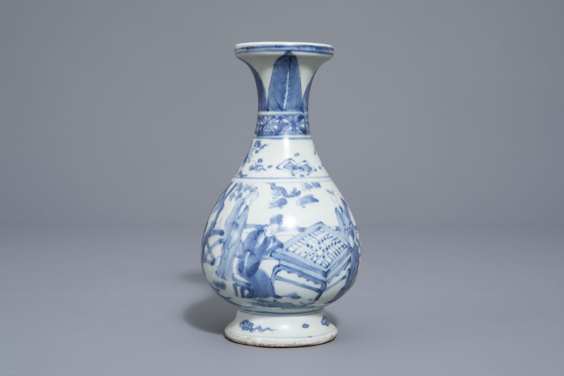 A Chinese blue and white vase with go players, 19th/20th C.