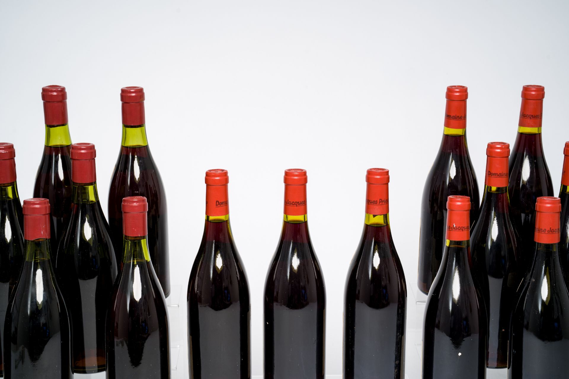 48 bottles of Beaune Clos de la Feguine, Domaine Jacques Prieur, 1973 and 1976 - Bild 4 aus 9