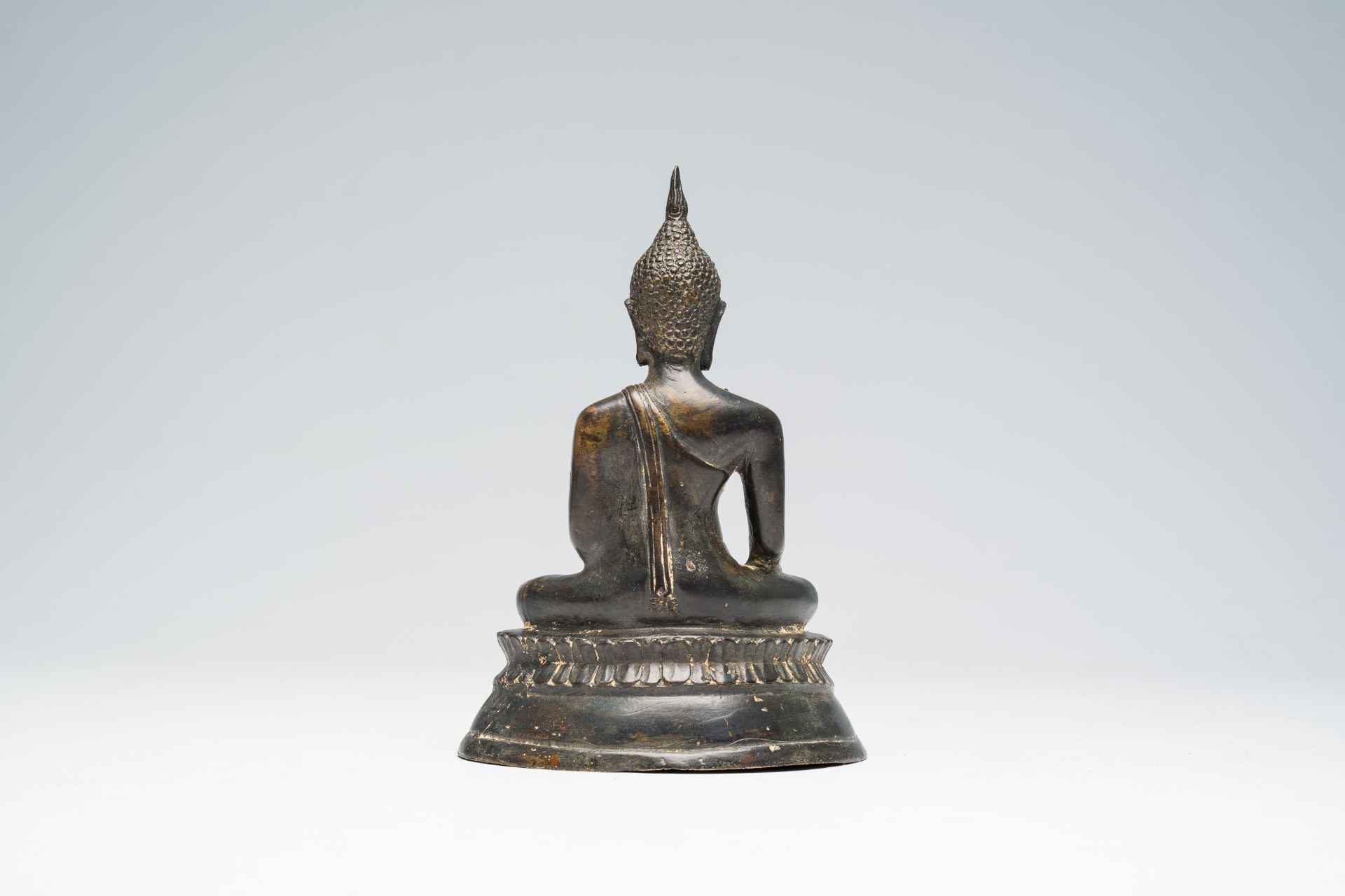 A bronze sculpture of the seated Buddha, Southeast Asia, 18th/19th C. - Image 4 of 7