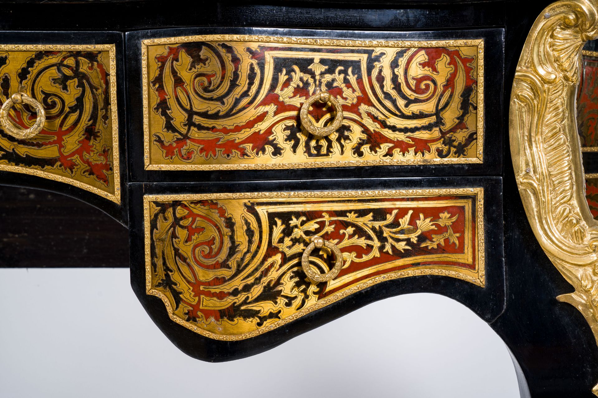 A French gilt mounted faux tortoiseshell and brass marquetry Boulle dressing table, 20th C. - Image 9 of 9