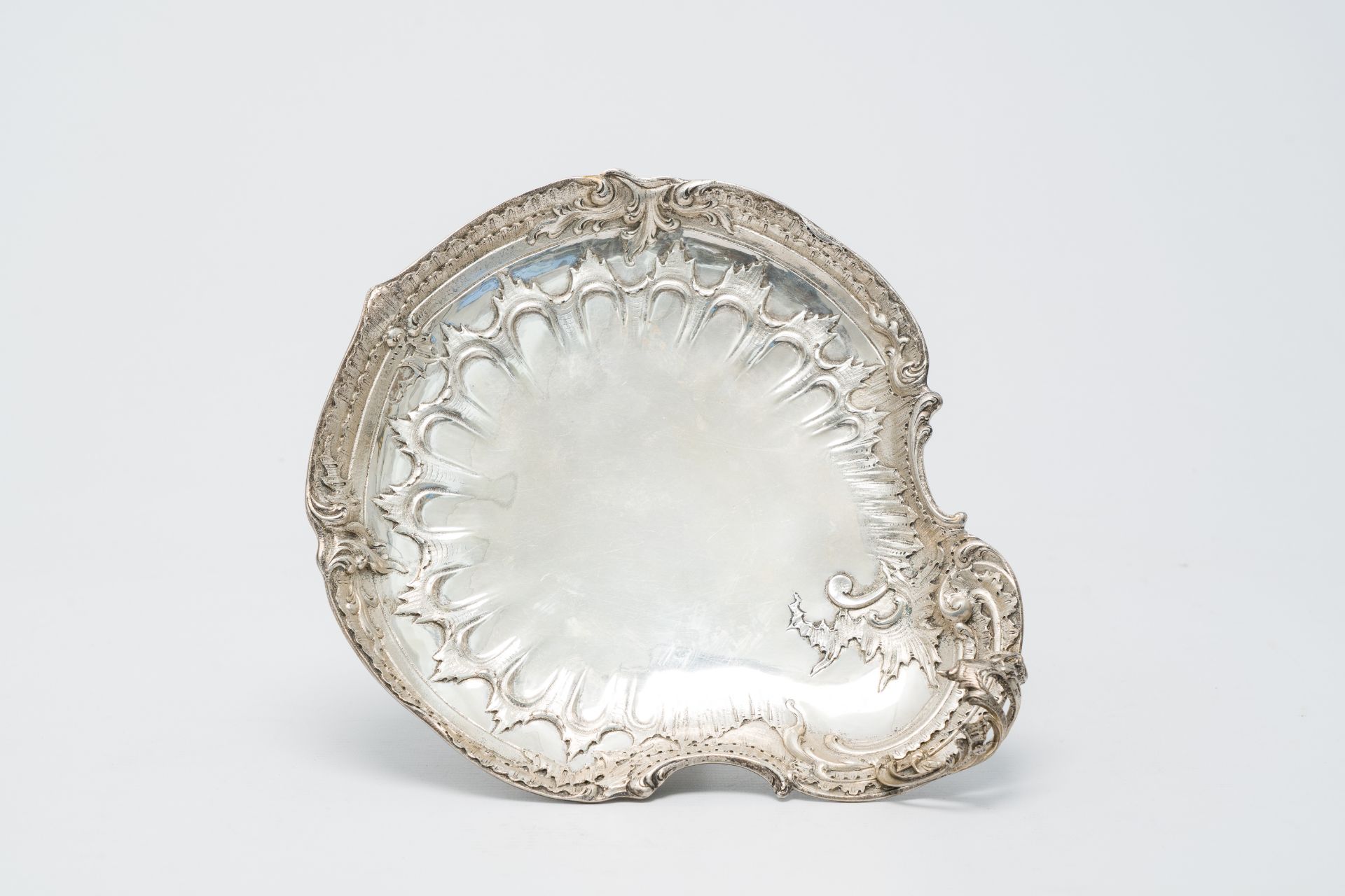 A Belgian shell-shaped silver Louis XV style dish on foot, maker's mark Wolfers, 800/000, Brussels, - Image 7 of 9