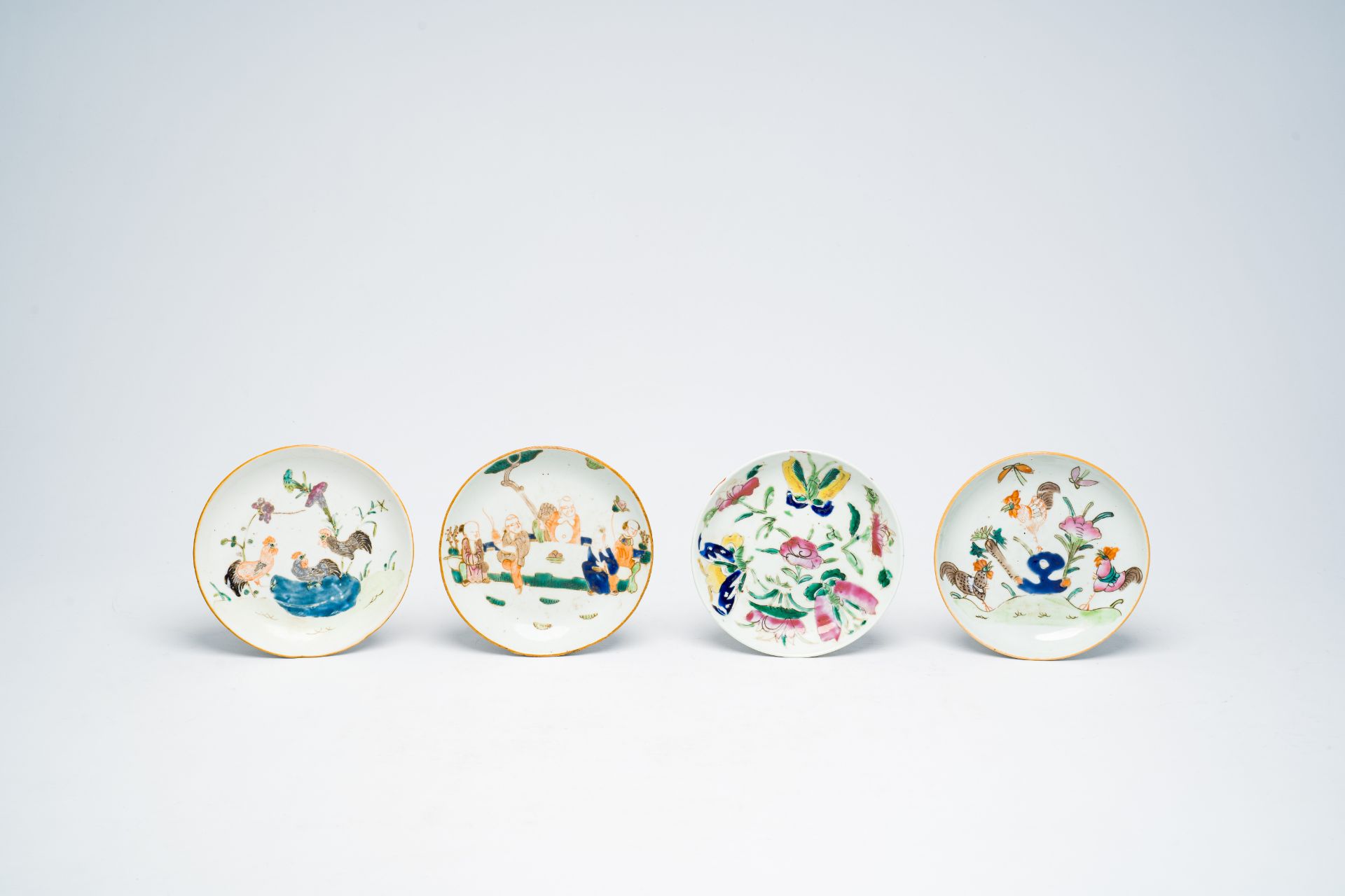 A varied collection of Chinese famille rose and qianjiang cai porcelain with figures, roosters and f - Bild 4 aus 13