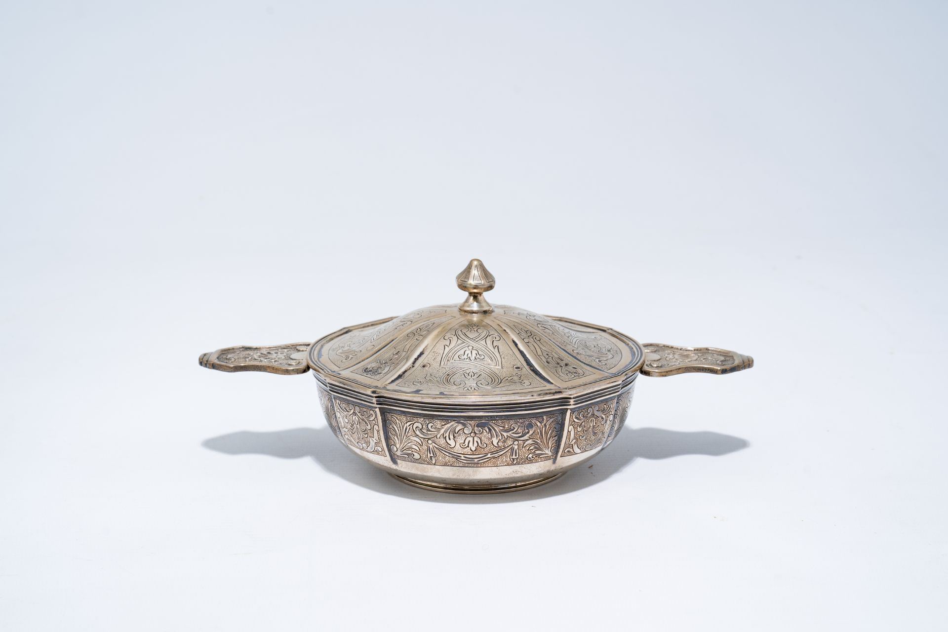 A Belgian silver bowl and cover with floral design, maker's mark Wolfers, 800/000, 20th C. - Image 2 of 9