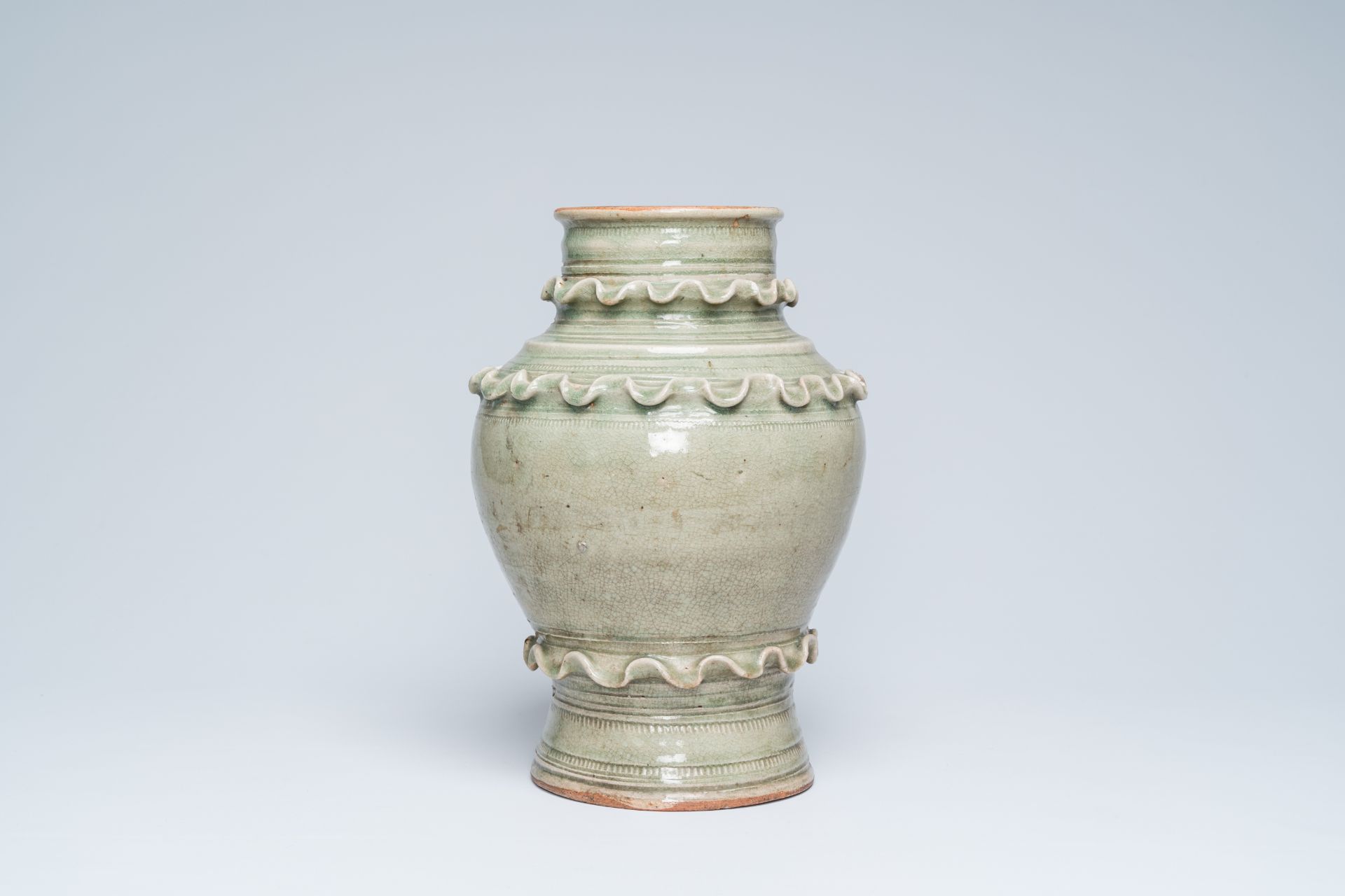 A celadon-glazed crackle-ground vase, Thailand or Vietnam, 18th/19th C.