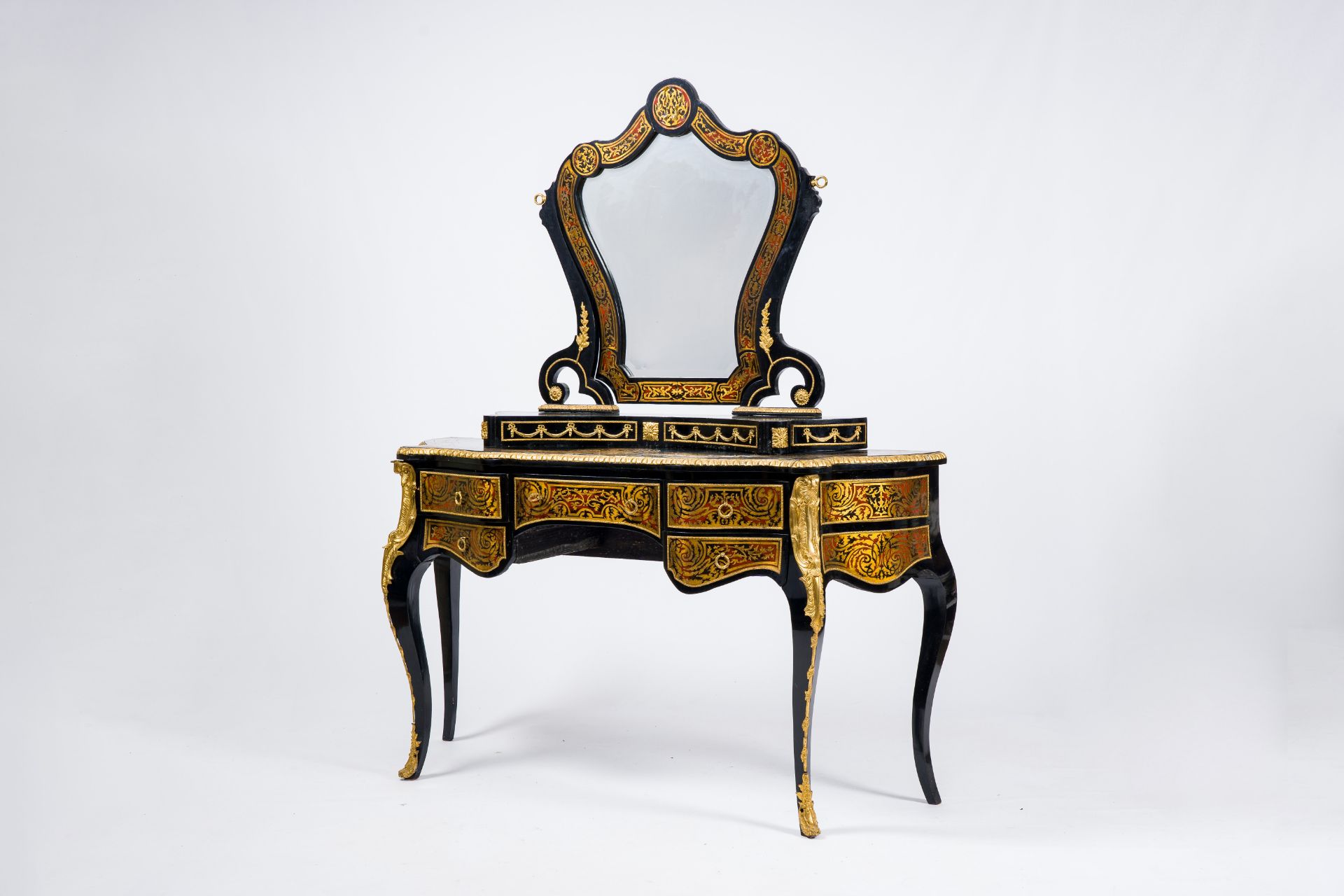A French gilt mounted faux tortoiseshell and brass marquetry Boulle dressing table, 20th C.