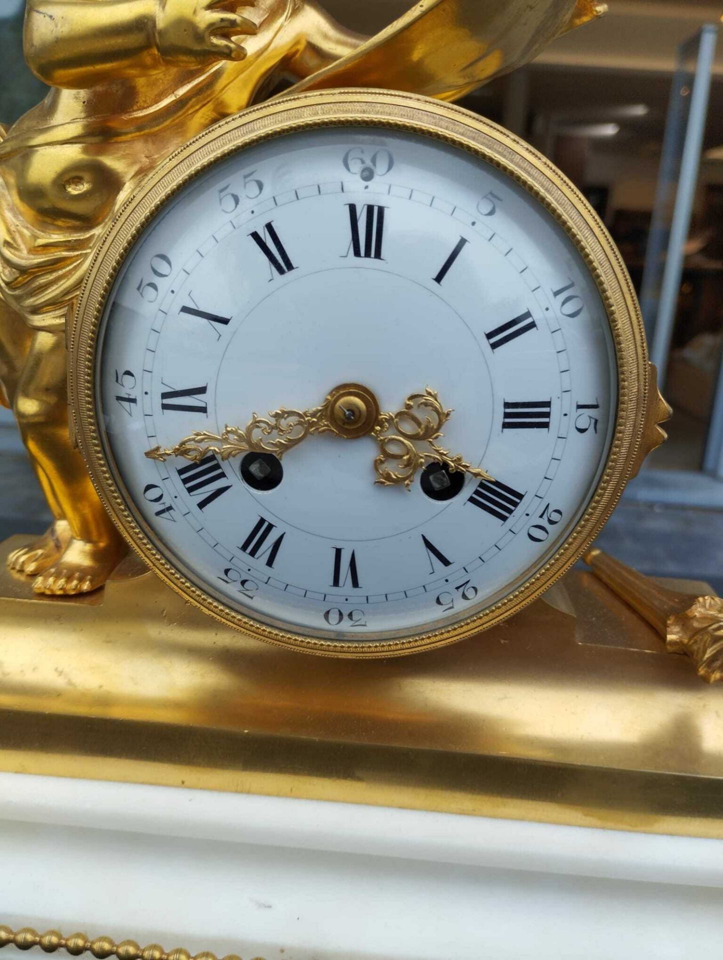A French gilt bronze mounted white marble three-piece clock garniture with putti, 19th C. - Image 31 of 33