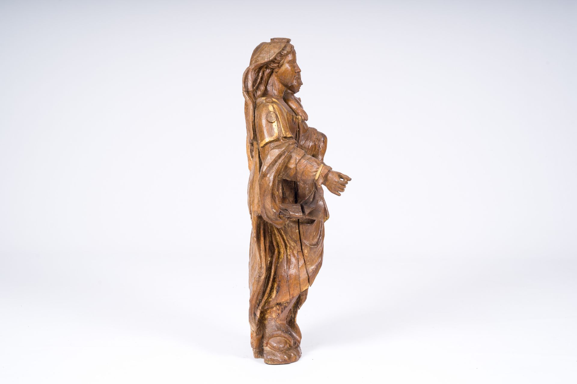 A Flemish carved oak wood Virgin and Child with gilt design, 17th C. - Image 5 of 7