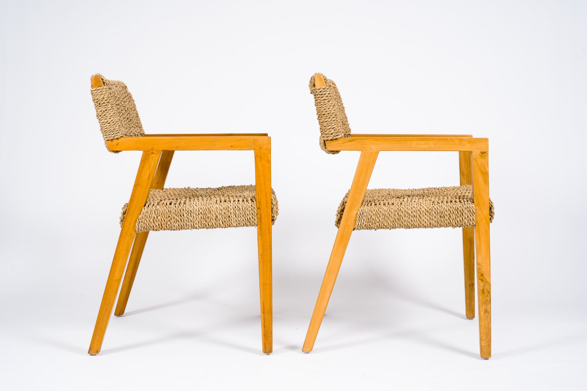 Olivier De Schrijver (1958): A pair of Boss lounge water hyacinth and teak armchairs, ed. 43 and 44/ - Image 5 of 9