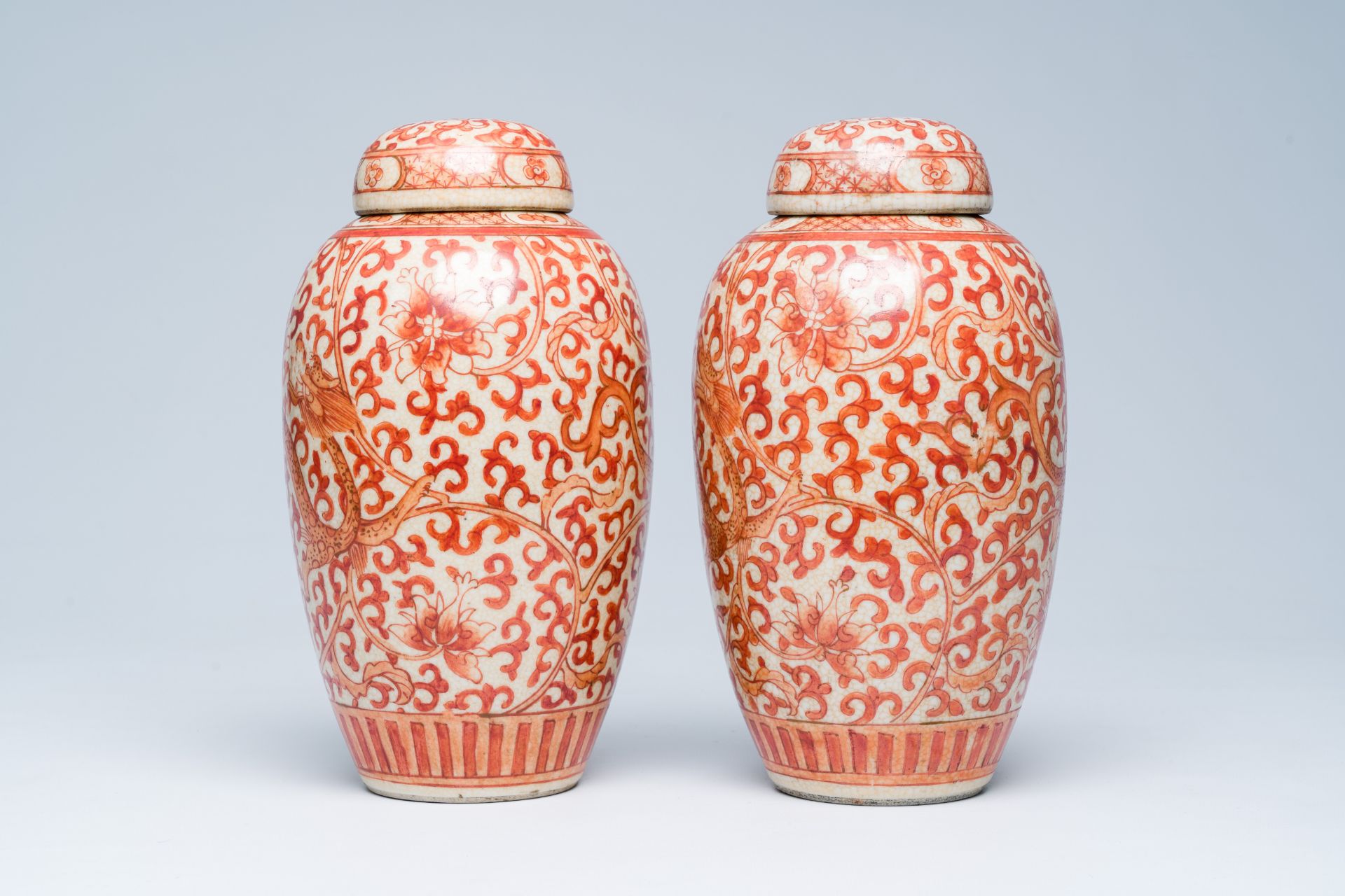 A pair of Chinese crackle glazed iron-red jars and covers with dragons among lotus scrolls, 19th C. - Image 4 of 6