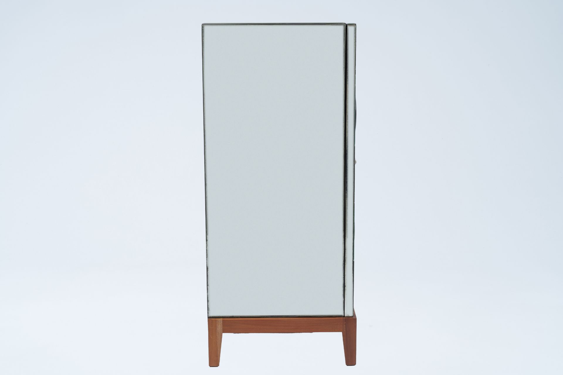 Olivier De Schrijver (1958): A 'Special Olivier' two-door cabinet with antique glass and lined with - Image 4 of 7