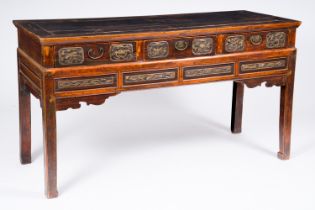 A Chinese wood wall console with partly gilt relief design, 19th/20th C.