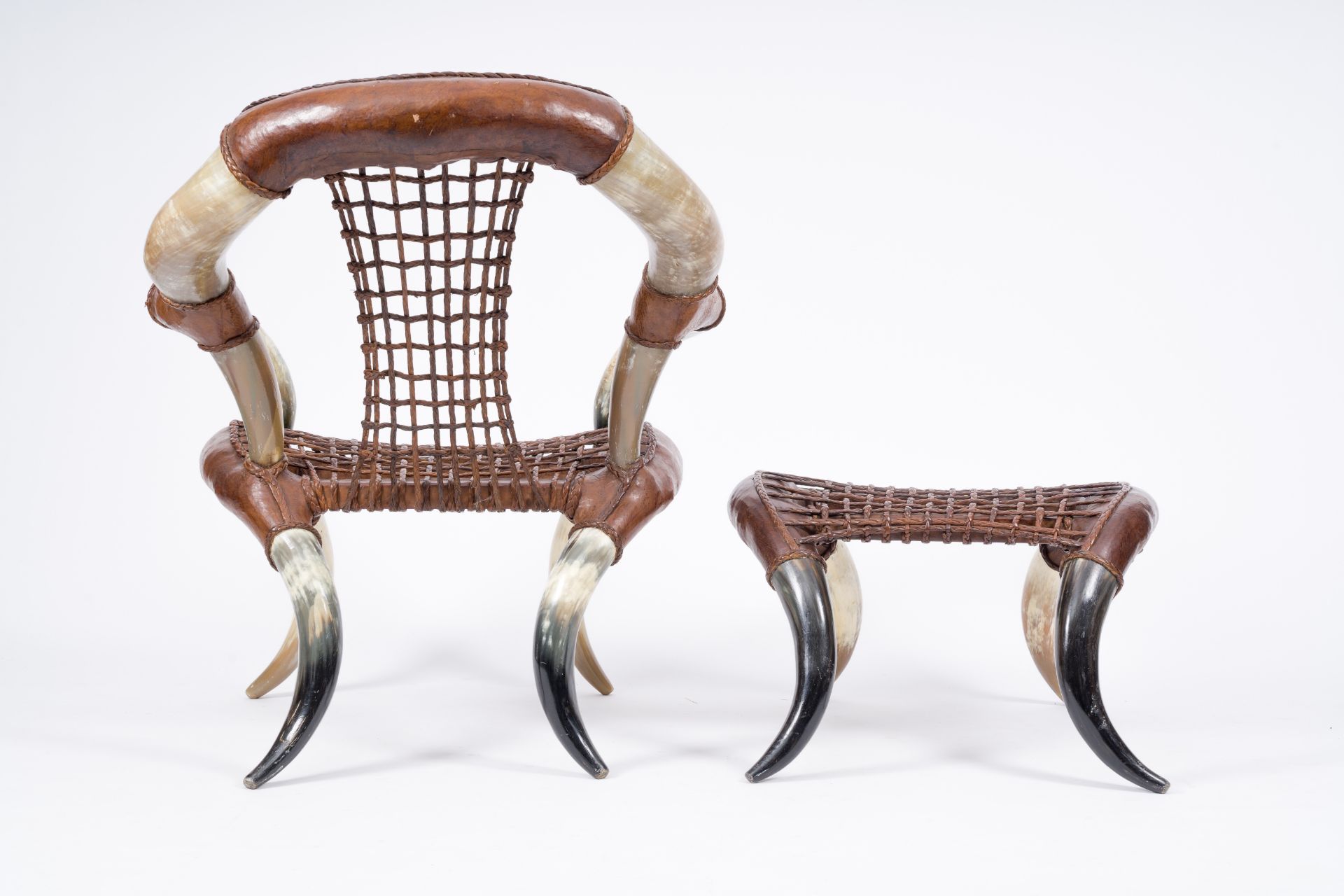 In the manner of Michel Haillard (1959): A leather and horn armchair and matching ottoman, second ha - Image 4 of 7