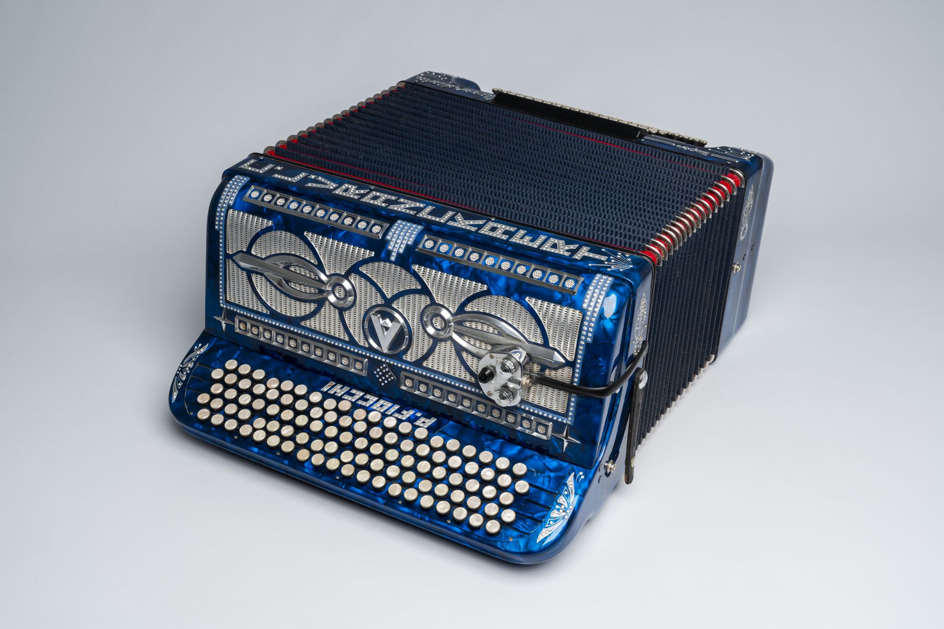 An Italian 'Accordiola' chromatic accordion with button keyboard, last quarter of the 20th C. - Image 3 of 5