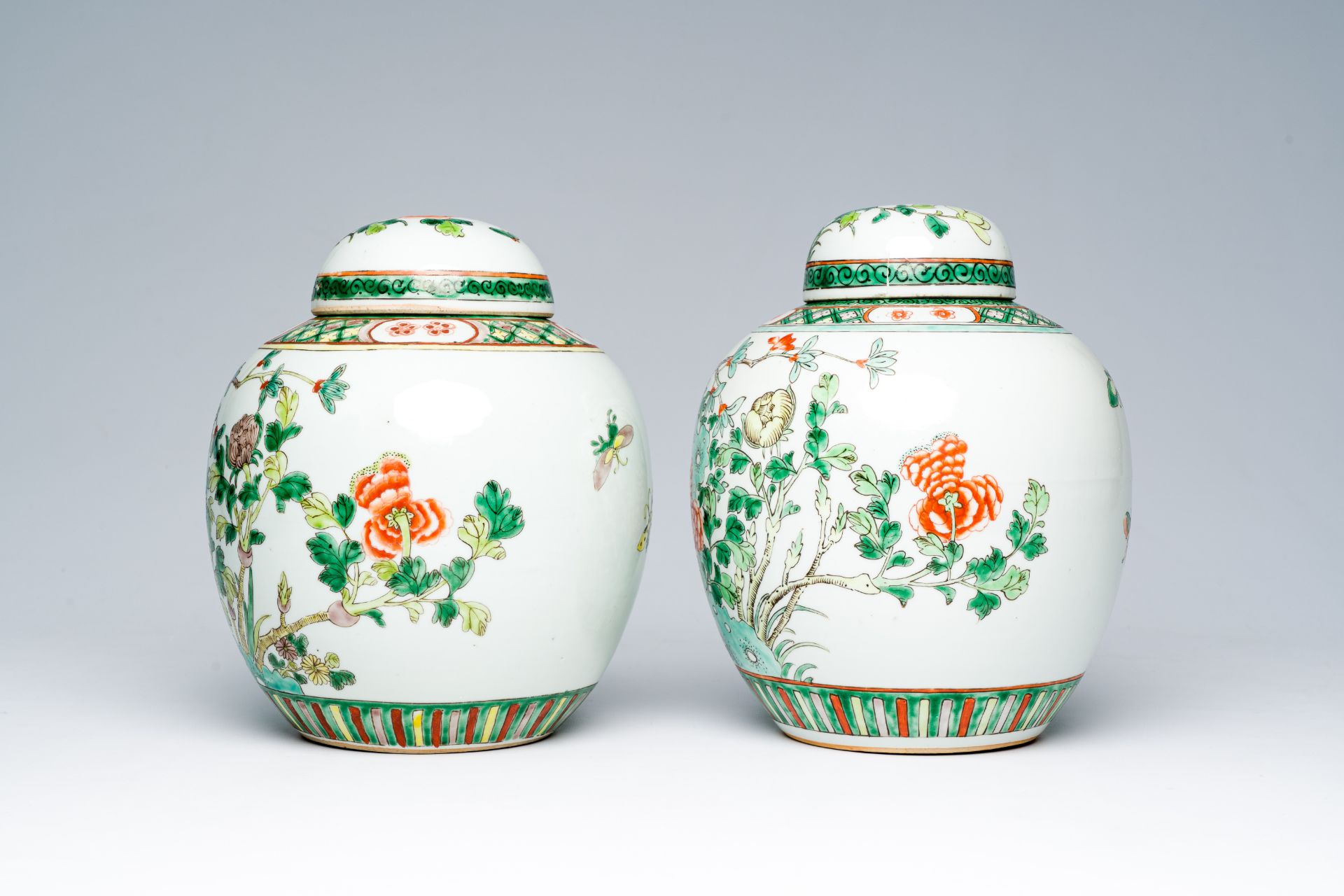 Two Chinese famille verte jars and covers with floral design, 19th C. - Image 3 of 7