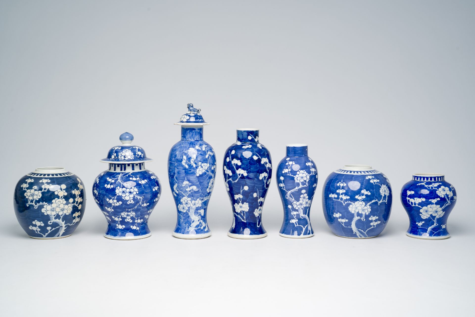 A varied collection of Chinese blue and white prunus on cracked ice ground porcelain, 19th/20th C. - Bild 4 aus 15