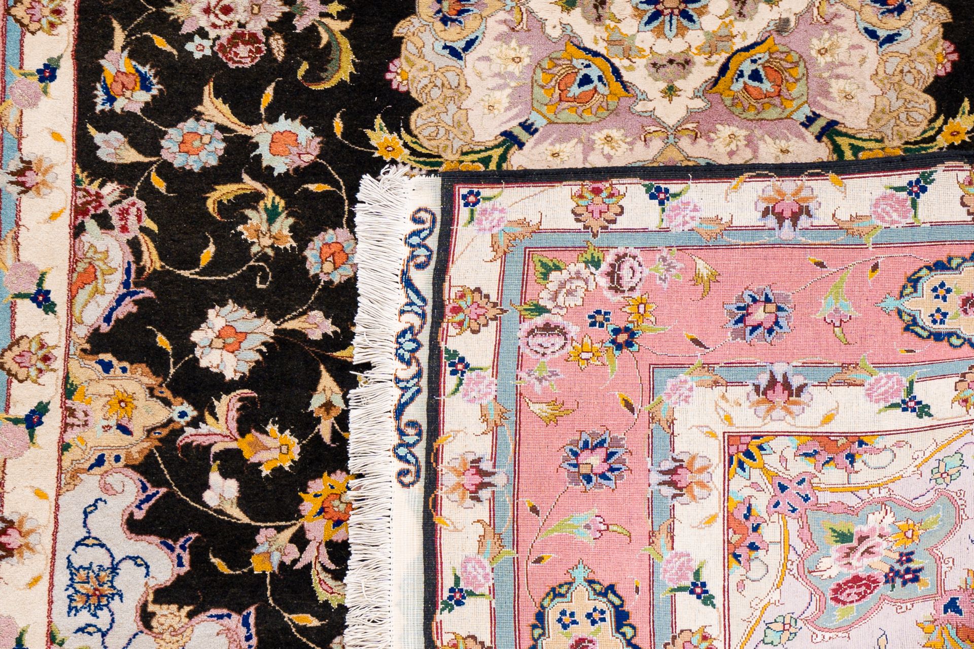 A Persian Goum rug with floral design, wool on cotton, Iran, 20th C. - Bild 2 aus 3