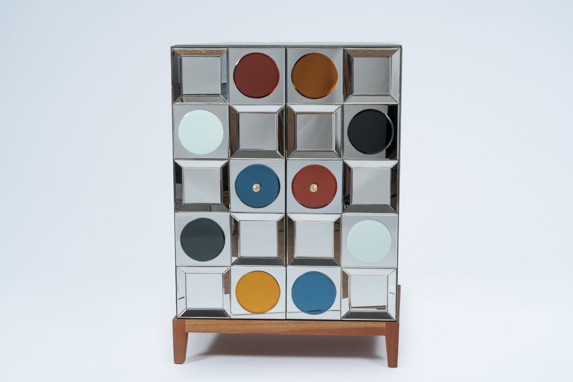 Olivier De Schrijver (1958): A 'Special Olivier' two-door cabinet with antique glass and lined with - Image 2 of 7