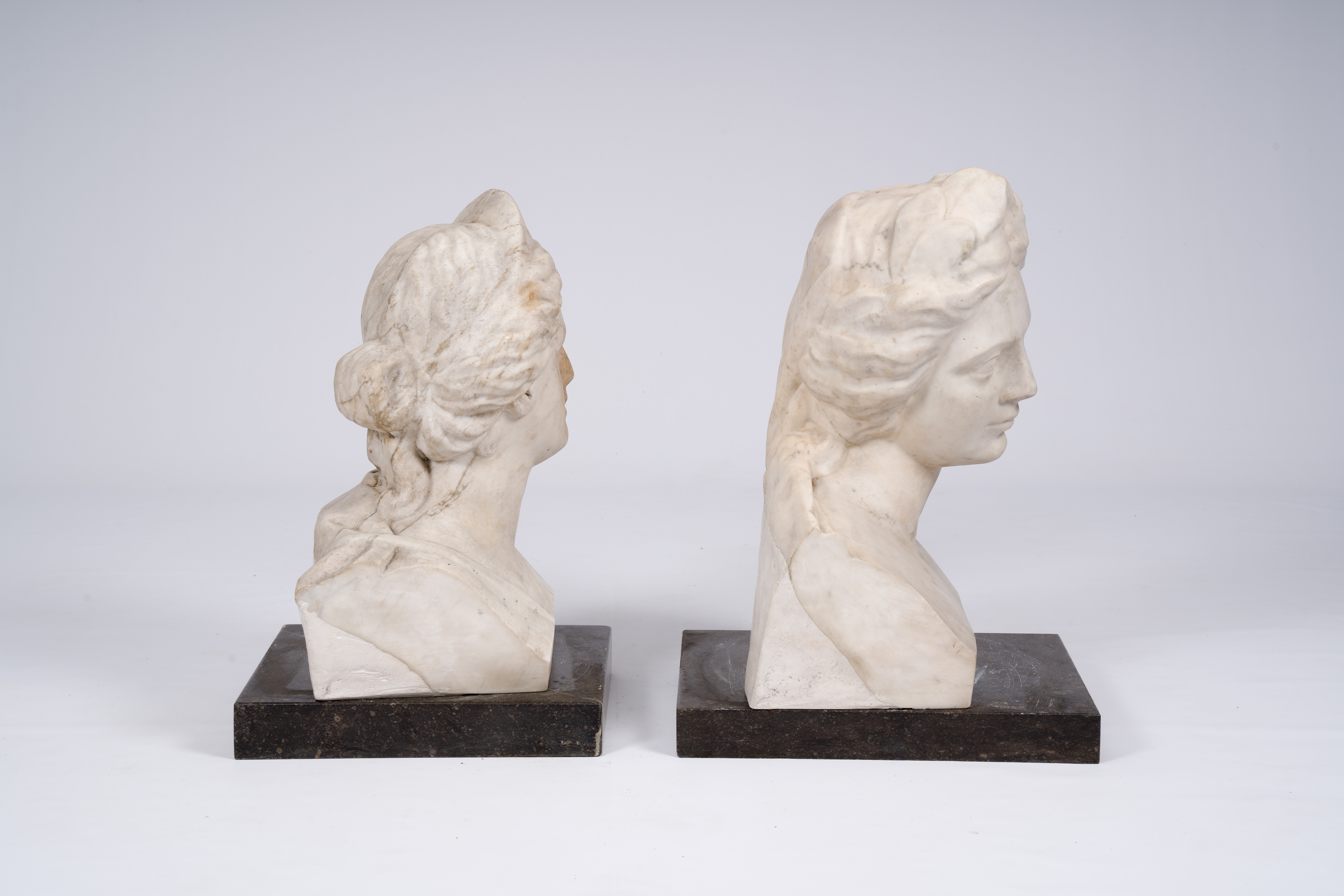 After the antique: Two female busts, marble, first half 20th C. - Image 4 of 5