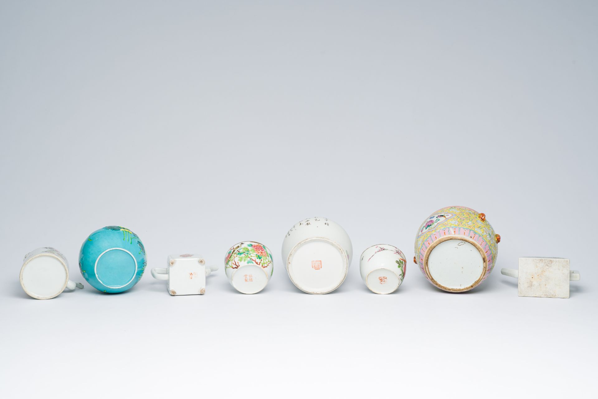 A varied collection of Chinese famille rose, blue, white, qianjiang cai and iron-red porcelain, 19th - Image 7 of 21