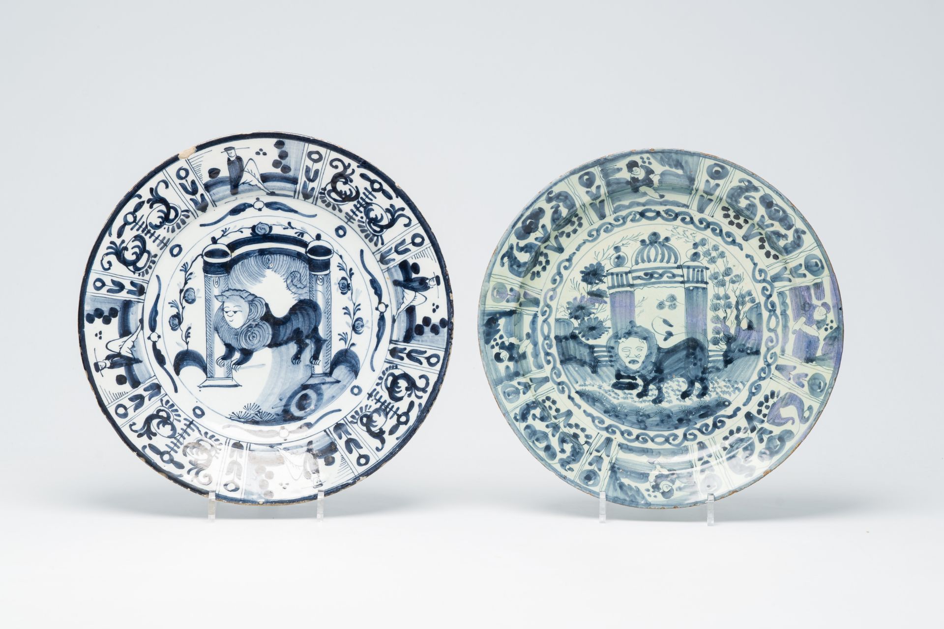 Four Dutch Delft blue and white dishes with the 'Lion of Judah', 18th C. - Image 4 of 5