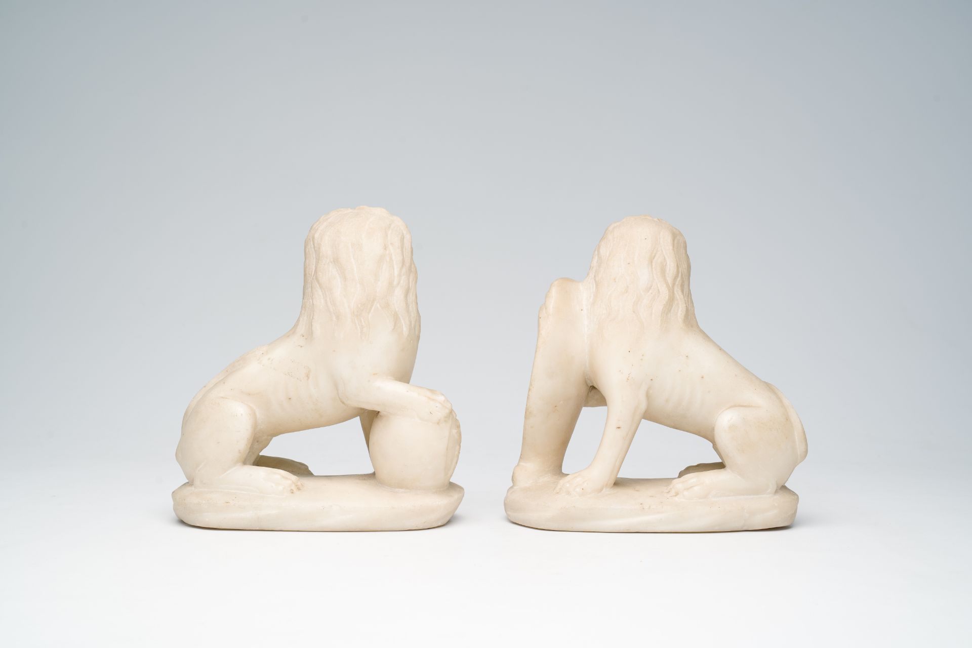 A pair of Italian marble lions holding shields with coats of arms, 19th C. - Image 4 of 8