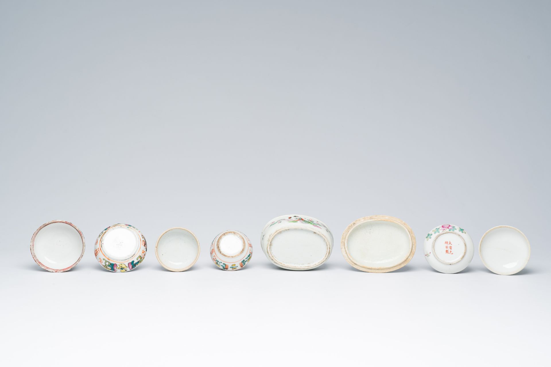 A varied collection of Chinese famille rose, blue, white, qianjiang cai and iron-red porcelain, 19th - Image 17 of 21