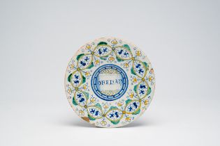 An Italian polychrome maiolica plate with floral design, 17th C.