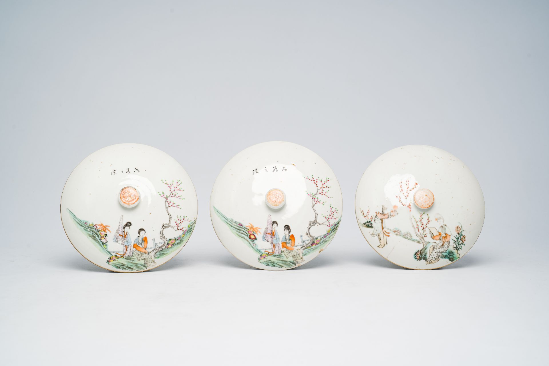 Three Chinese qianjiang cai tureens and covers with ladies in a garden, 19th/20th C. - Image 8 of 9