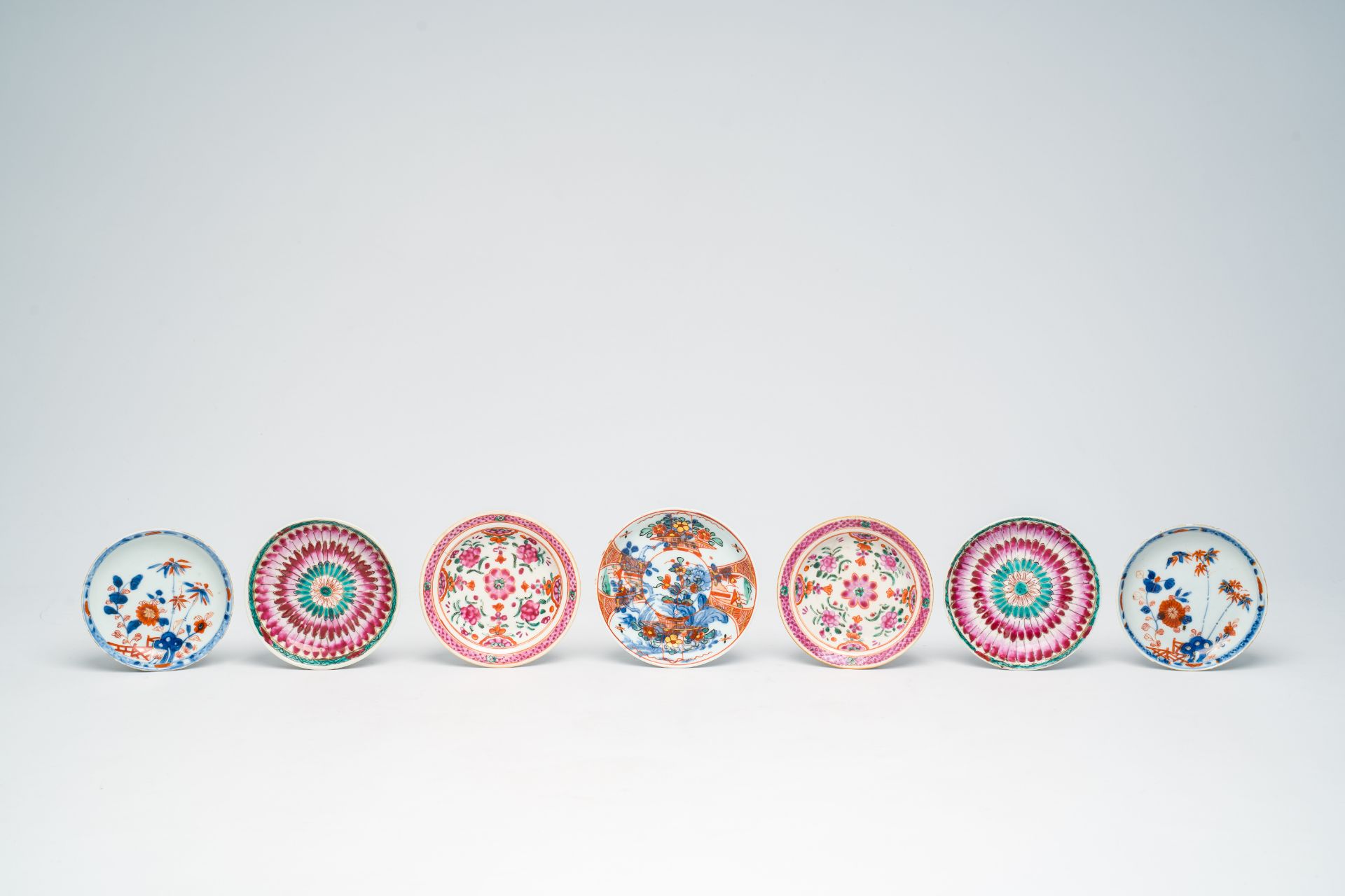 A varied collection of Chinese blue, white, Imari style and famille rose porcelain, a.o. Straits or - Image 4 of 13