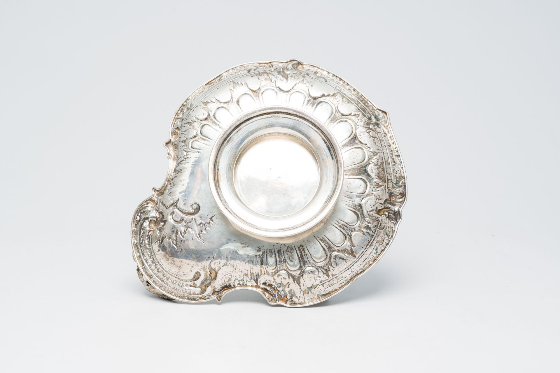 A Belgian shell-shaped silver Louis XV style dish on foot, maker's mark Wolfers, 800/000, Brussels, - Image 8 of 9