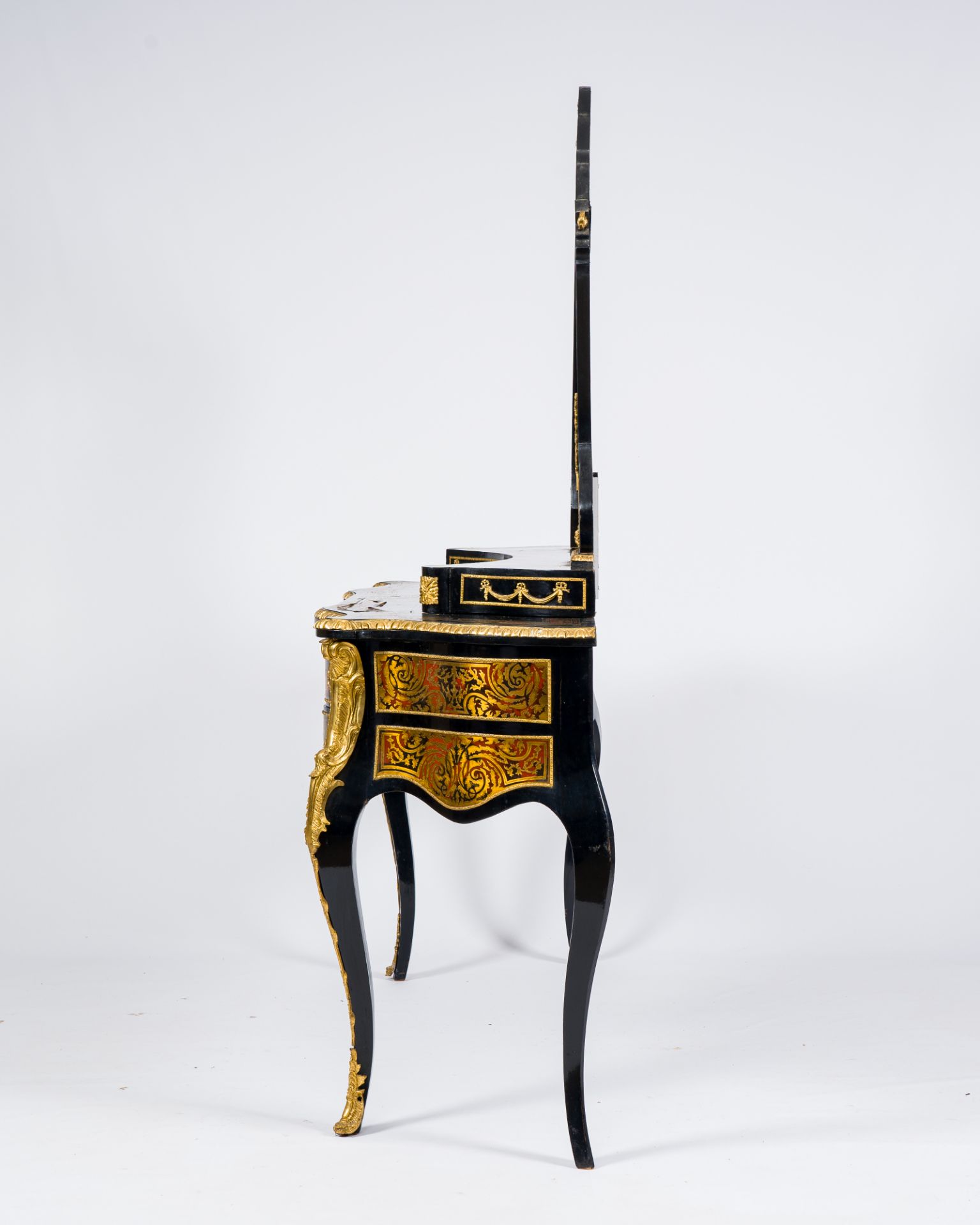 A French gilt mounted faux tortoiseshell and brass marquetry Boulle dressing table, 20th C. - Image 3 of 9