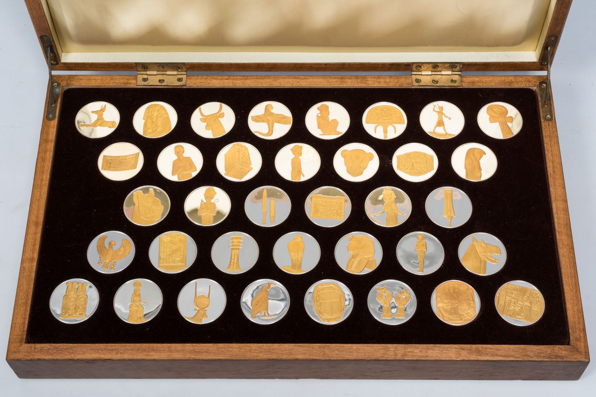 The Golden Treasures of Ancient Egypt', 36 gilt silver coins in the original wood box, edition Frank - Image 2 of 4