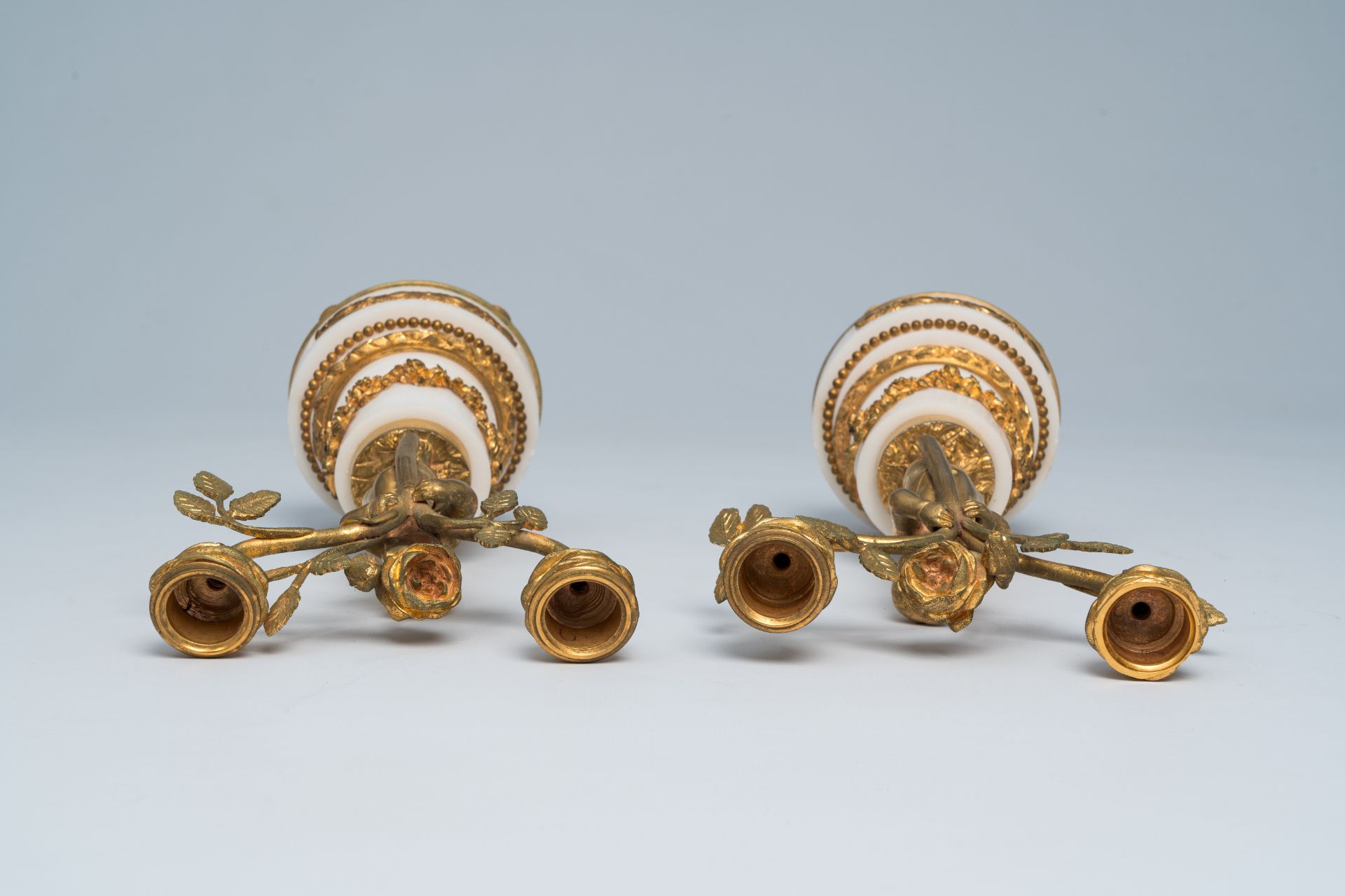 A French gilt bronze mounted white marble three-piece clock garniture with putti, 19th C. - Image 7 of 33