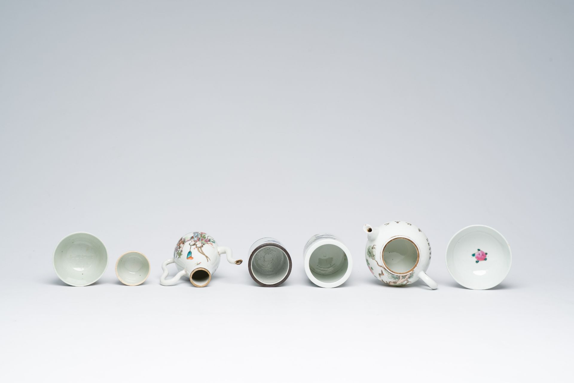 A varied collection of Chinese famille rose, blue, white, qianjiang cai and iron-red porcelain, 19th - Image 14 of 21