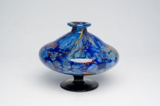 A French Schneider 'toupie' vase on stand in blue-coloured marbled glass, 20th C.