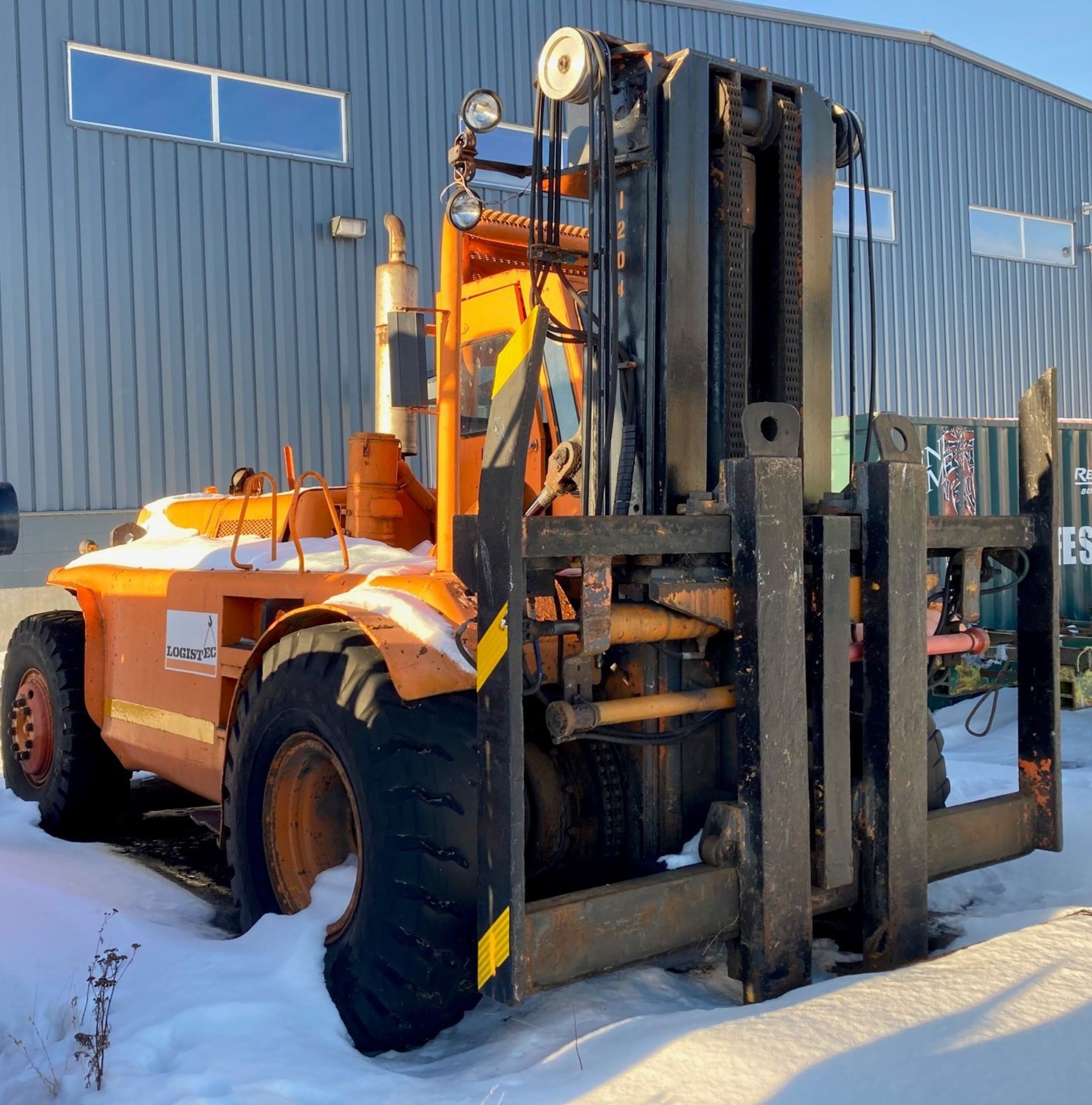 TOWMOTOR-CATERPILLAR AH-46 46,000 LB. CAPACITY HEAVY DUTY OUTDOOR DIESEL FORKLIFT WITH 119" MAX.