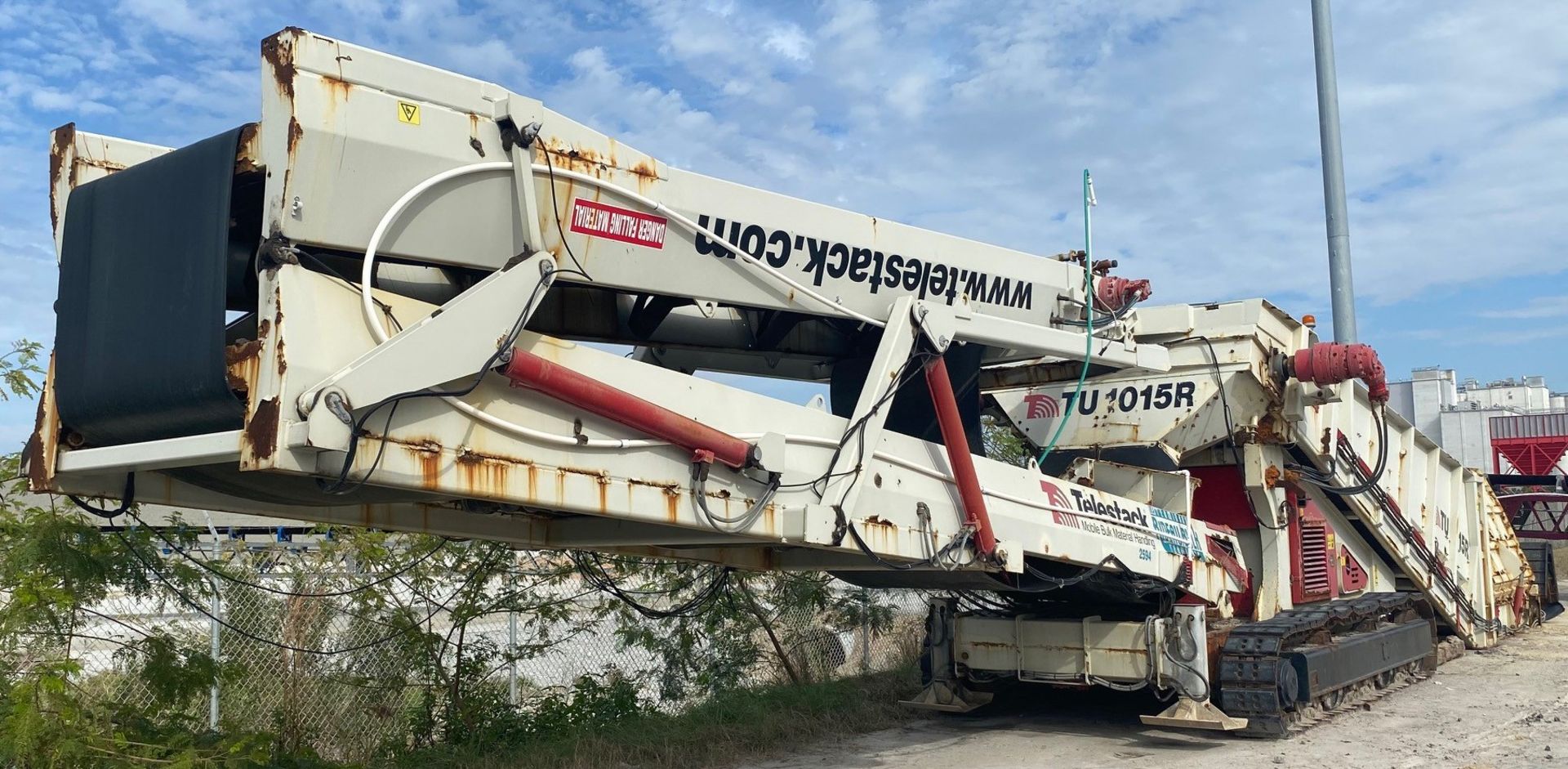 TELESTACK (2014) TU1015R CRAWLER MOBILE TRUCK UNLOADER, S/N: 2500390714 (UNIT 2594) (LOCATED IN