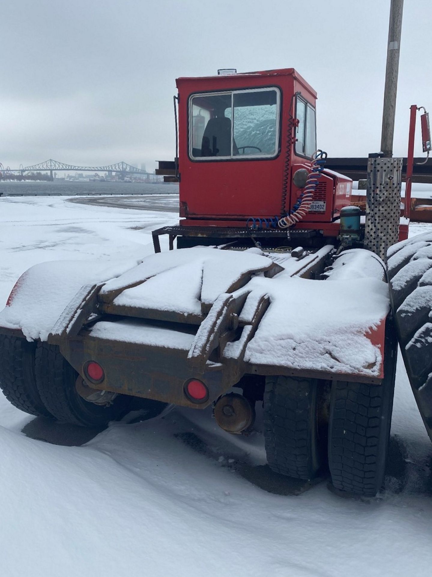 OTTAWA YT50 4X2 YARD TRACTOR WITH DETROIT DIESEL 8.2L DIESEL ENGINE, 70,000 LB. 5TH WHEEL PLATE - Image 3 of 5