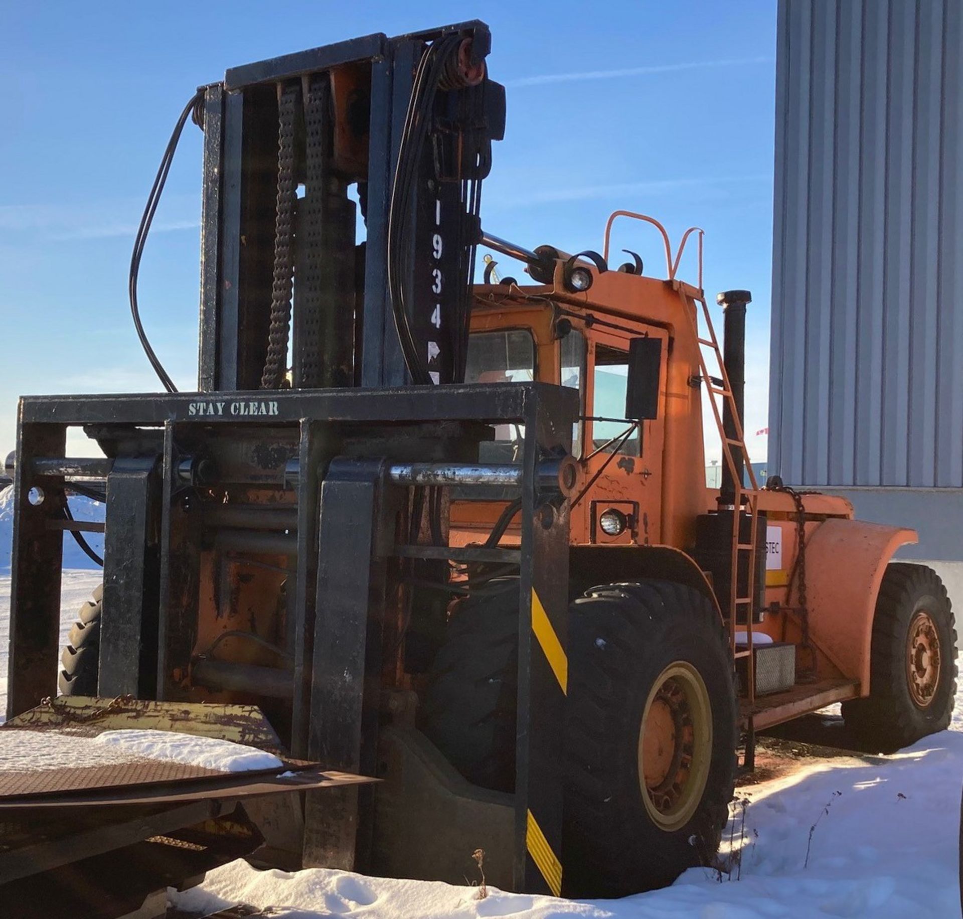 HYSTER H620B 59,000 LB. CAPACITY HEAVY DUTY OUTDOOR DIESEL FORKLIFT WITH 132" MAX. LIFT HEIGHT, - Image 2 of 6