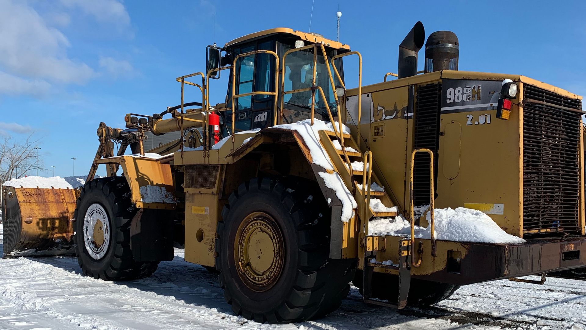 CATERPILLAR (2006) 988H FRONT END ARTICULATING WHEEL LOADER WITH 74,651 LB. CAPACITY (MAX. TIPPING - Image 4 of 9