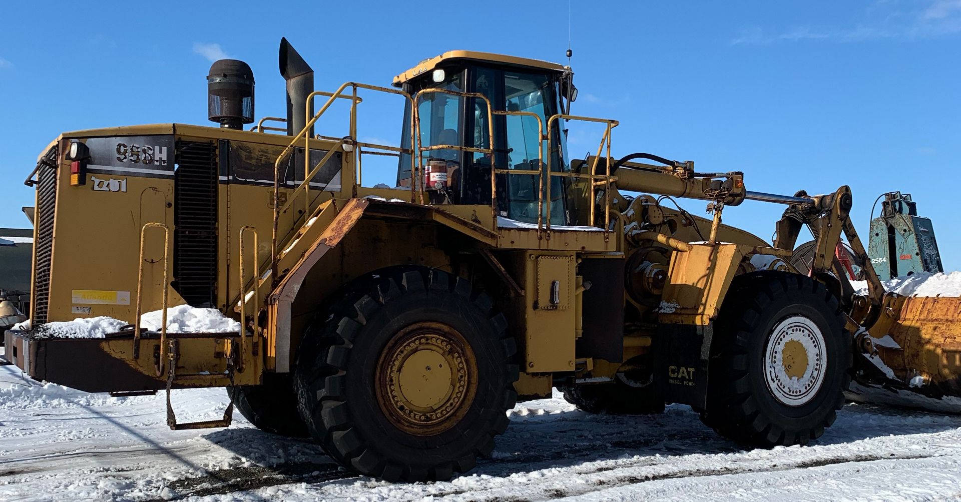 CATERPILLAR (2006) 988H FRONT END ARTICULATING WHEEL LOADER WITH 74,651 LB. CAPACITY (MAX. TIPPING - Image 2 of 9