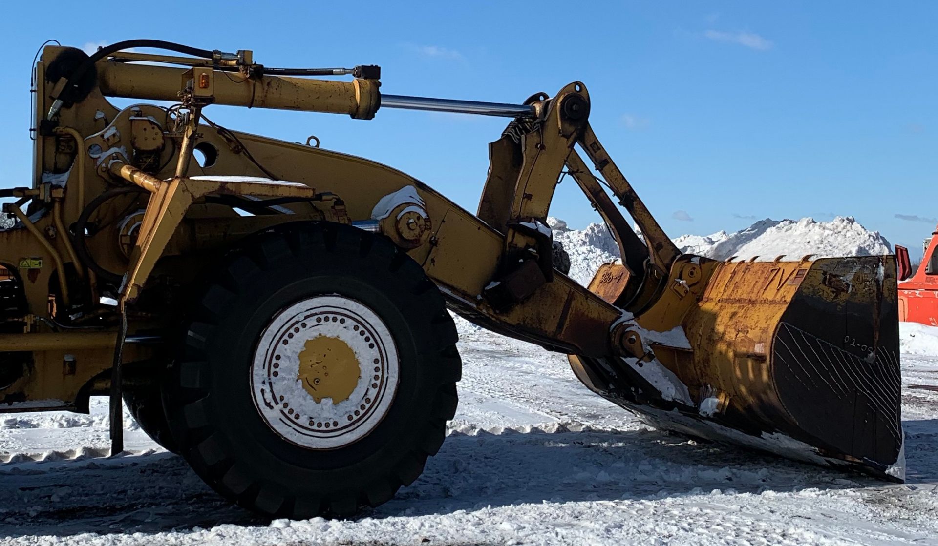 CATERPILLAR (2006) 988H FRONT END ARTICULATING WHEEL LOADER WITH 74,651 LB. CAPACITY (MAX. TIPPING - Image 6 of 9