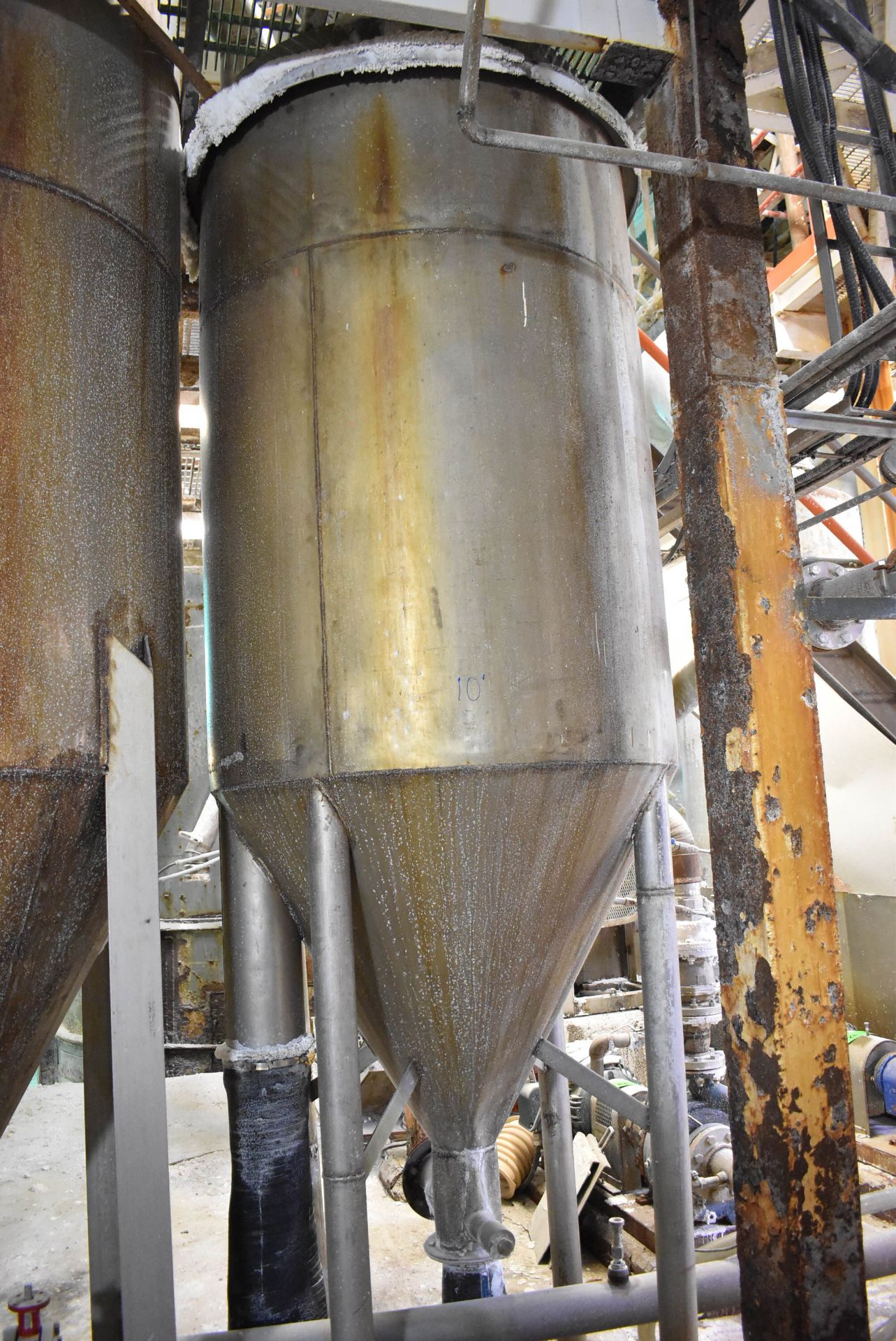 STAINLESS STEEL JACKETED STORAGE TANK WITH DISCHARGE PORT, S/N N/A (CI) [RIGGING FEE FOR LOT # - Image 7 of 7