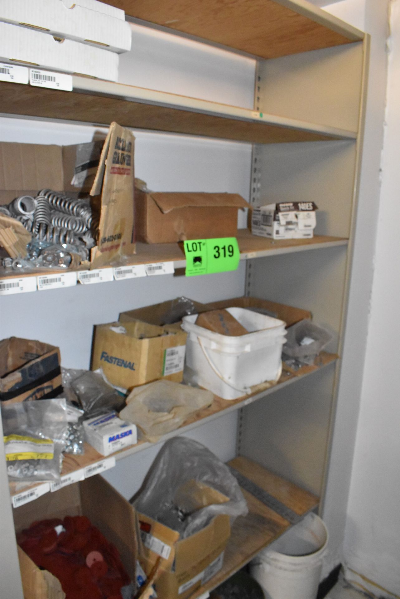 LOT/ CONTENTS OF SHELF CONSISTING OF HARDWARE AND SUPPLIES [RIGGING FEE FOR LOT #319 - $120 CAD PLUS