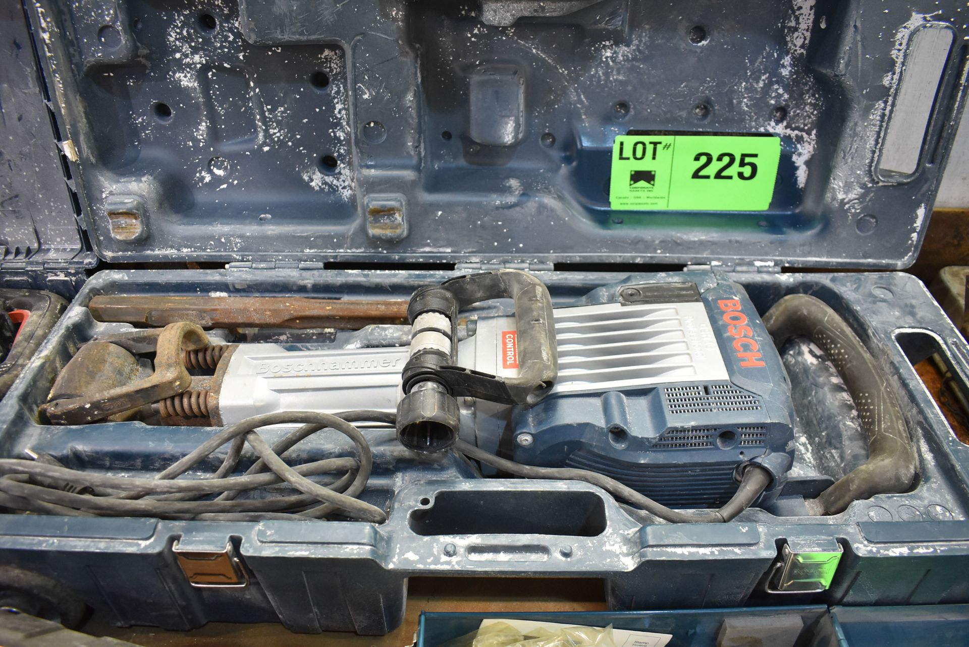 BOSCH GSH16 PROFESSIONAL ELECTRIC BOCHHAMMER JACK HAMMER [RIGGING FEE FOR LOT #225 - $20 CAD PLUS