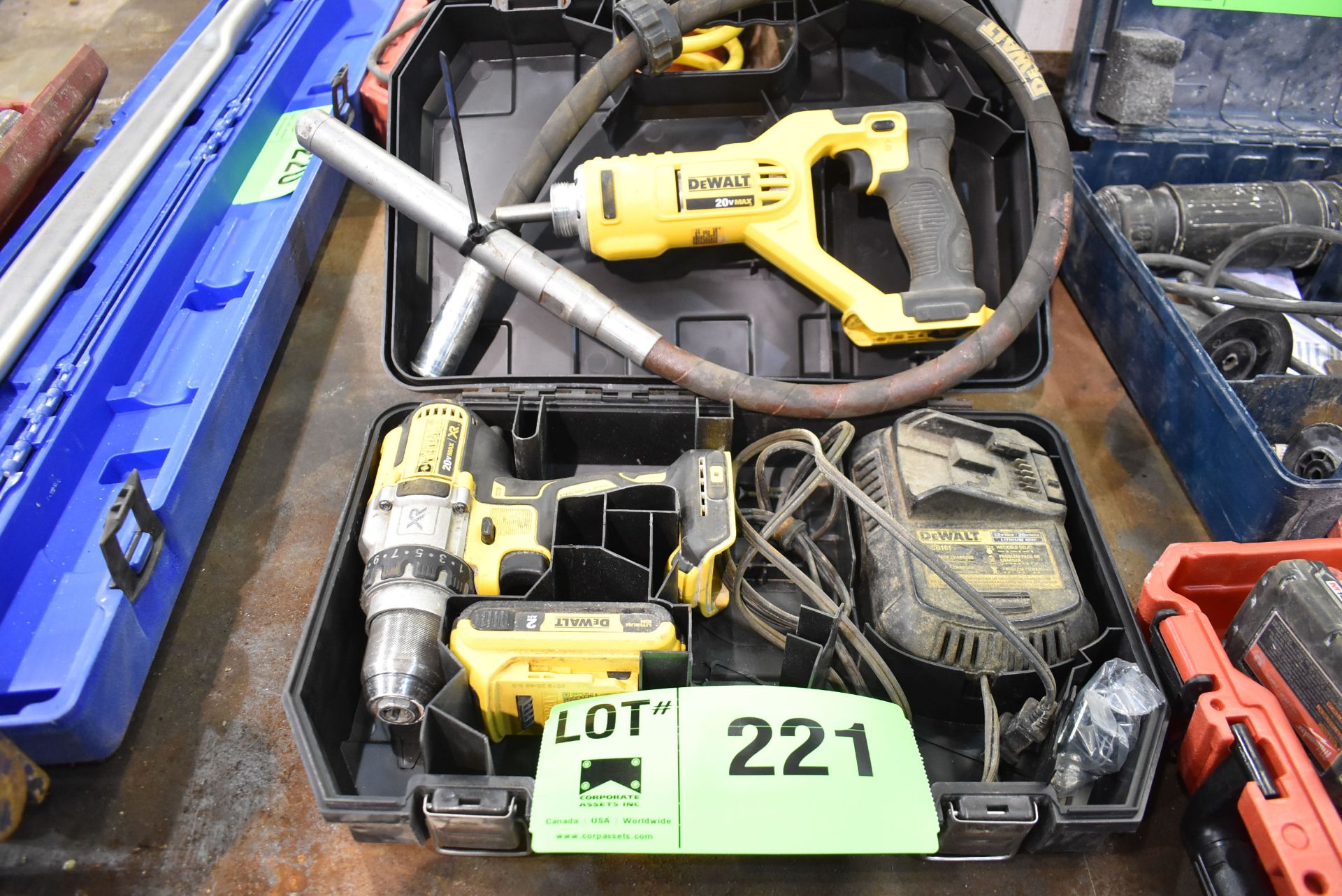 LOT/ DEWALT CORDLESS 20VOLT TOOLS WITH CHARGER AND 1 BATTERY [RIGGING FEE FOR LOT #221 - $20 CAD
