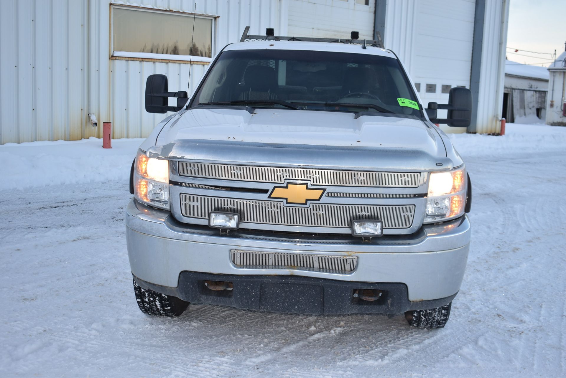 CHEVROLET (2012) 2500 HD SILVERADO EXTENDED CAB 4X4 PICKUP TRUCK WITH 195372KMS (AT TIME OF LISTING) - Image 2 of 16