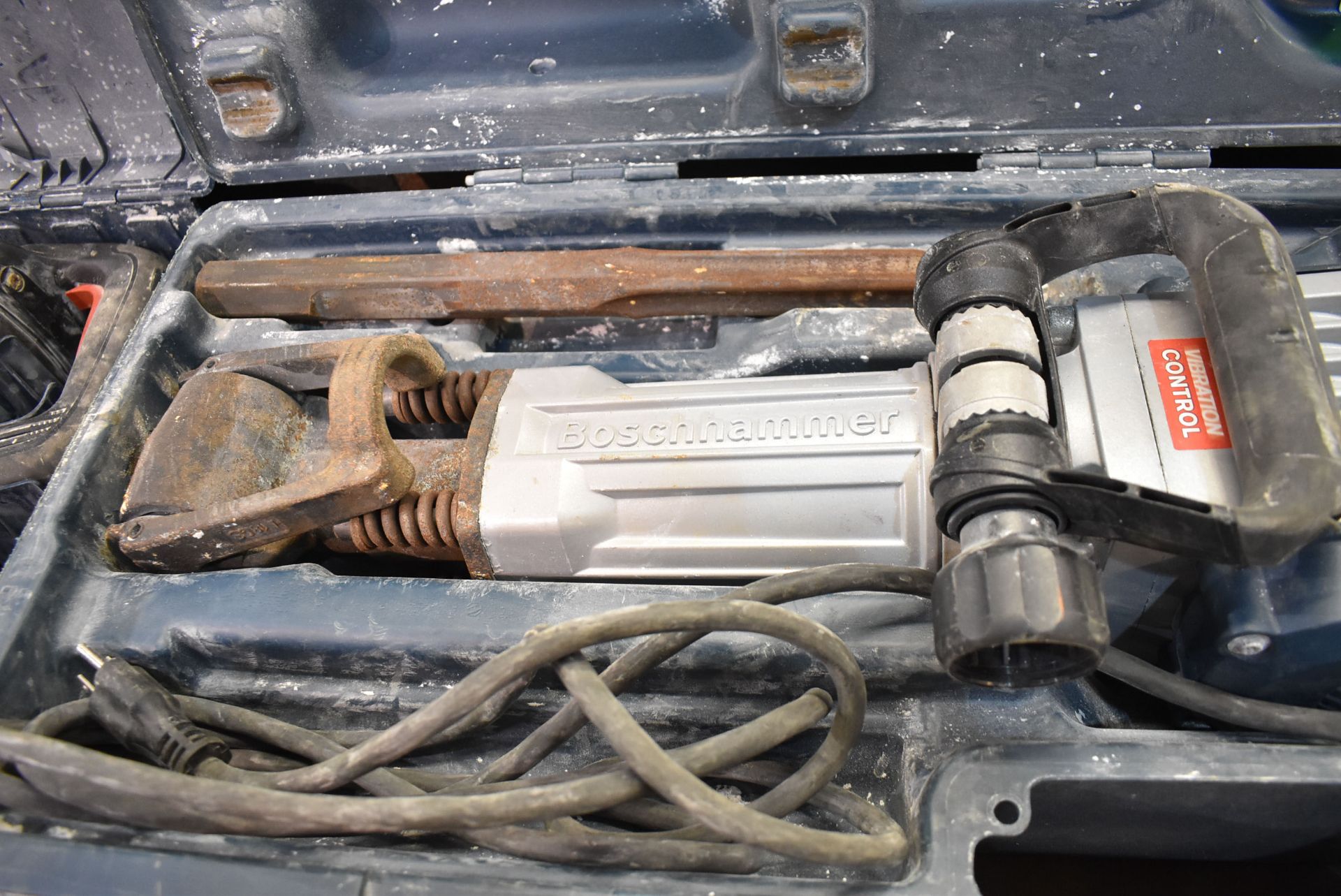 BOSCH GSH16 PROFESSIONAL ELECTRIC BOCHHAMMER JACK HAMMER [RIGGING FEE FOR LOT #225 - $20 CAD PLUS - Image 3 of 3