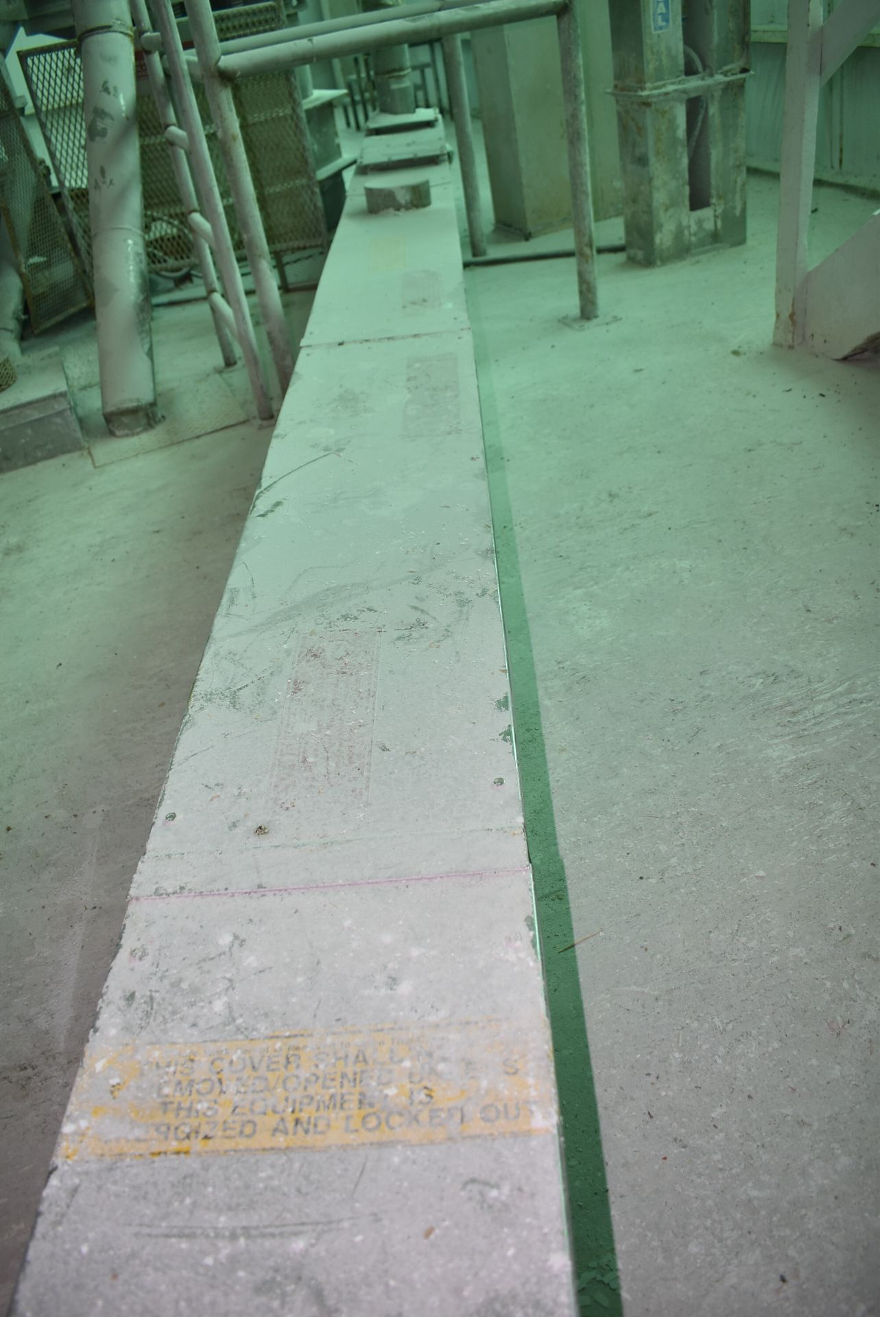 MFG UNKNOWN APPROX. 9" X 35' SCREW CONVEYOR, S/N N/A (CI) [RIGGING FEE FOR LOT #65 - $1500 CAD - Image 3 of 3